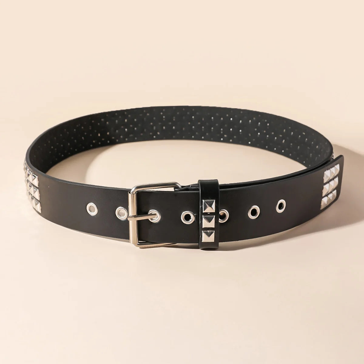 New vintage-style belt with square beads and rivets, metal pyramid-shaped belt. Unisex punk-style belt with five-bull design, su