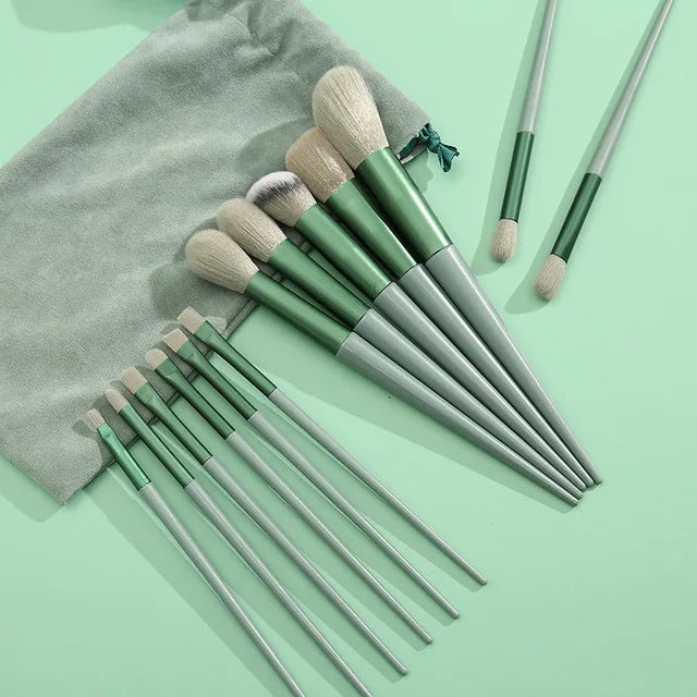 13-Piece Professional Makeup Brush Set – Eye Shadow, Foundation & Blush Brushes