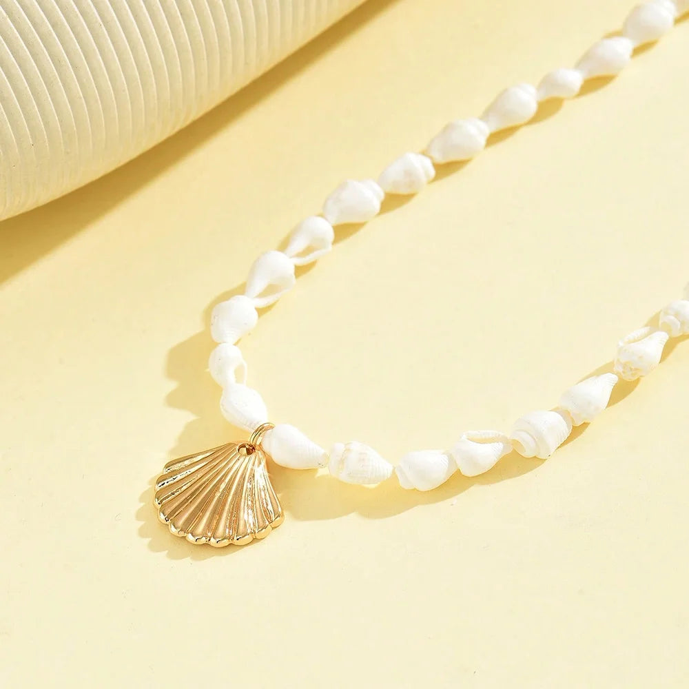 Natural Seashell Pendant Choker – Ocean Inspired Women's Holiday Necklace