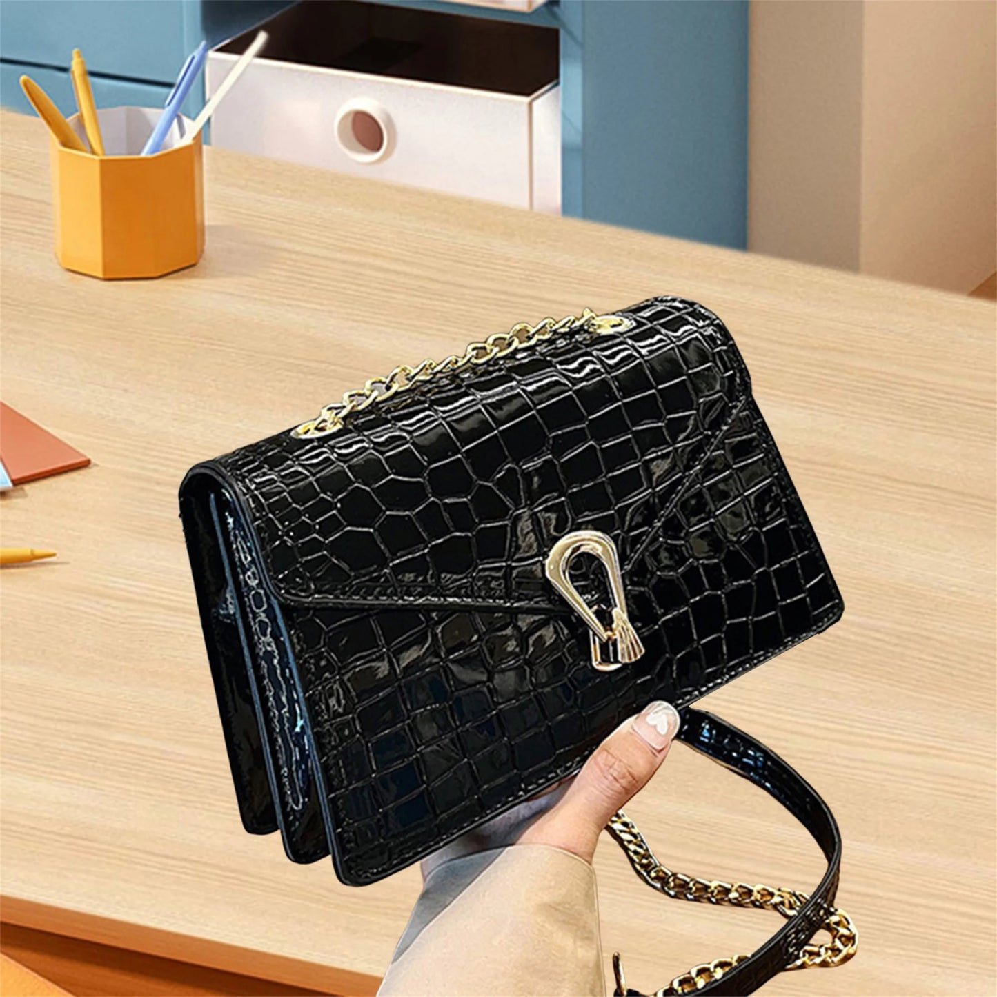Stylish Women s Crocodile Pattern Leather Crossbody Bag for Chic Vacation and Shopping Adventures in the City