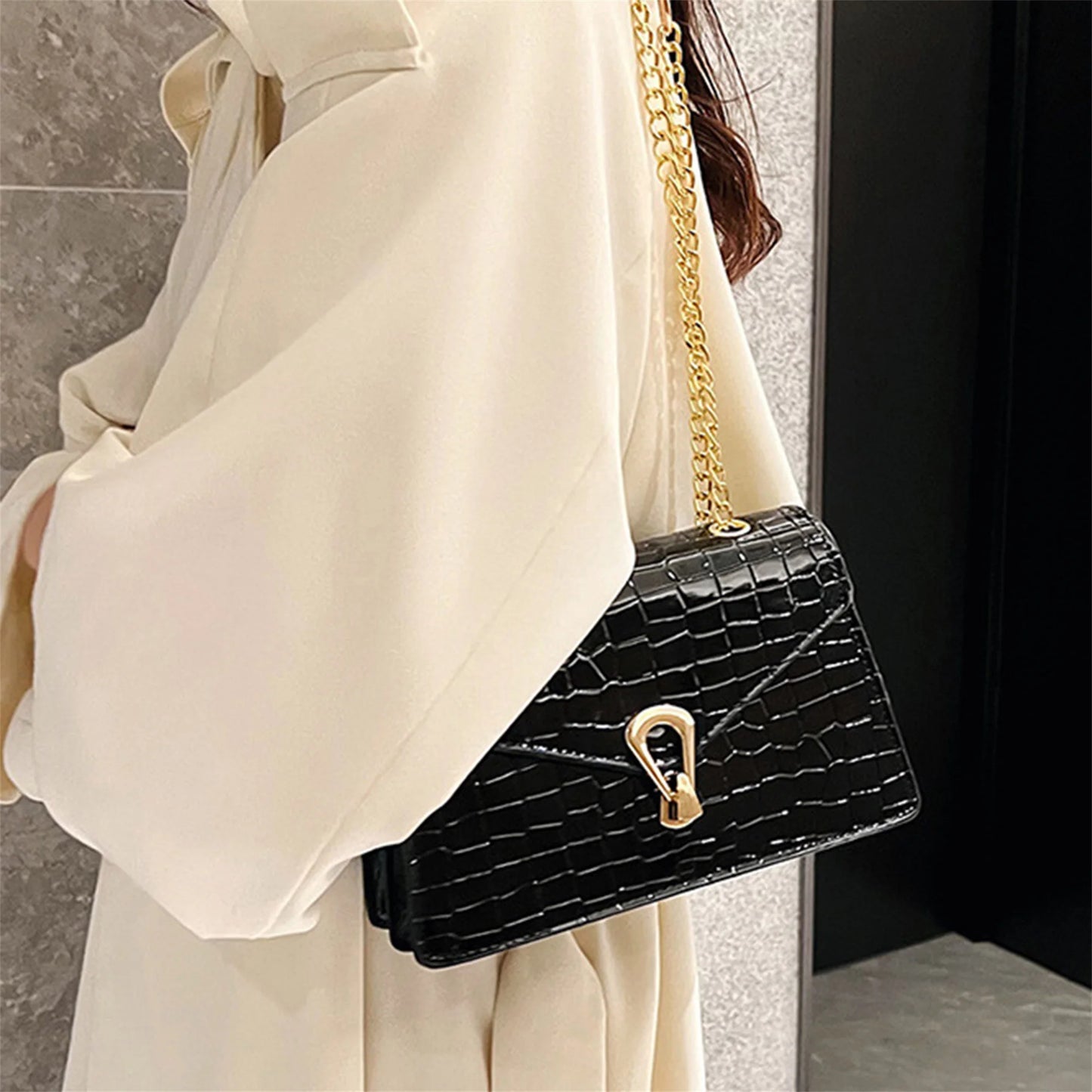 Stylish Women s Crocodile Pattern Leather Crossbody Bag for Chic Vacation and Shopping Adventures in the City