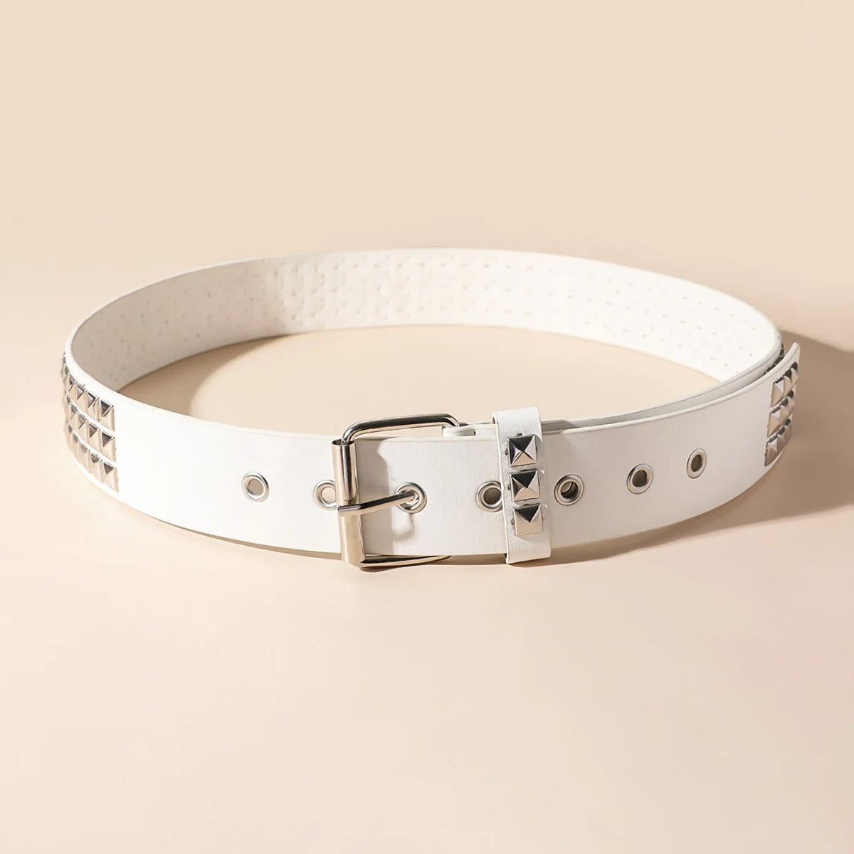 New vintage-style belt with square beads and rivets, metal pyramid-shaped belt. Unisex punk-style belt with five-bull design, su