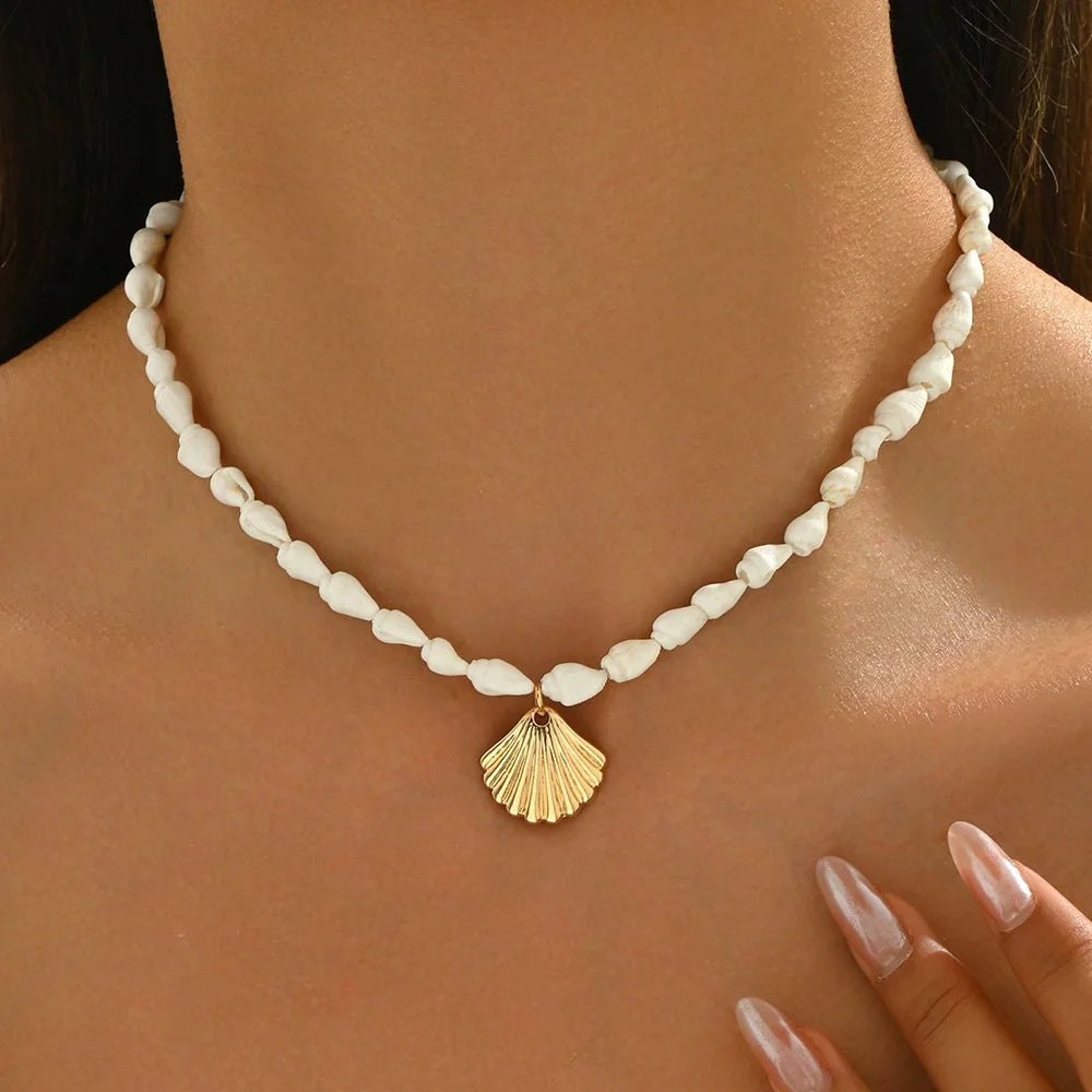Natural Seashell Pendant Choker – Ocean Inspired Women's Holiday Necklace
