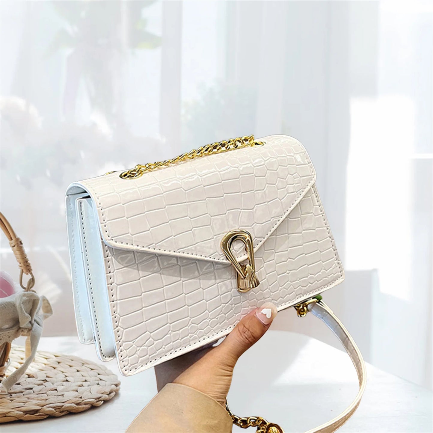 Stylish Women s Crocodile Pattern Leather Crossbody Bag for Chic Vacation and Shopping Adventures in the City