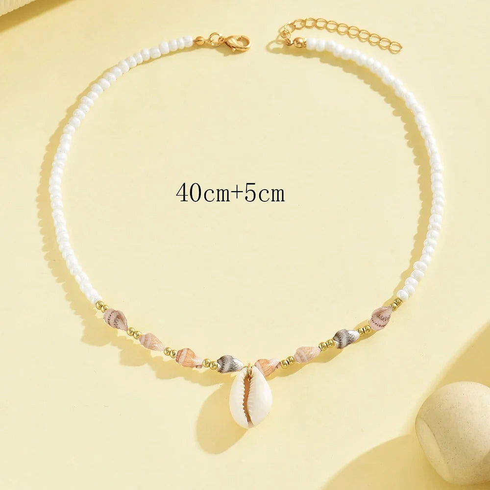 Natural Seashell Pendant Choker – Ocean Inspired Women's Holiday Necklace