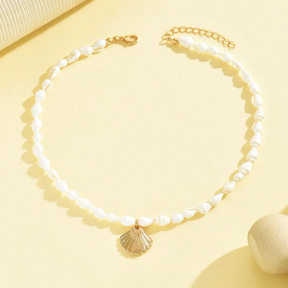 Natural Seashell Pendant Choker – Ocean Inspired Women's Holiday Necklace