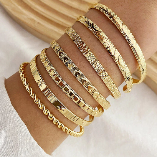 7-Piece Punk Gold Open Bangle Set – Goth Heart Print Metal Bracelet Fashion Jewellery