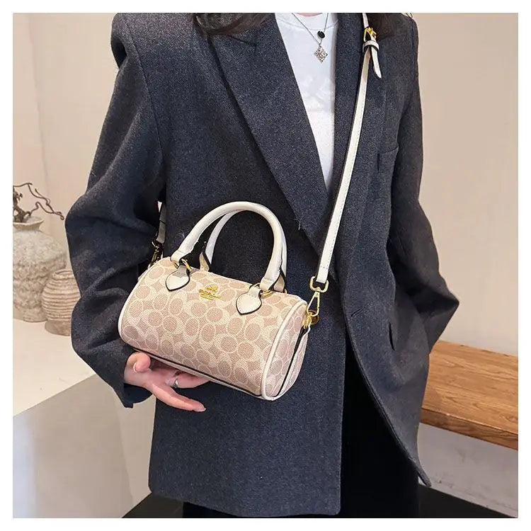 Latest trendy ladies' light luxury retro high-end versatile handbag, single shoulder crossbody bag, mini classic pillow bag