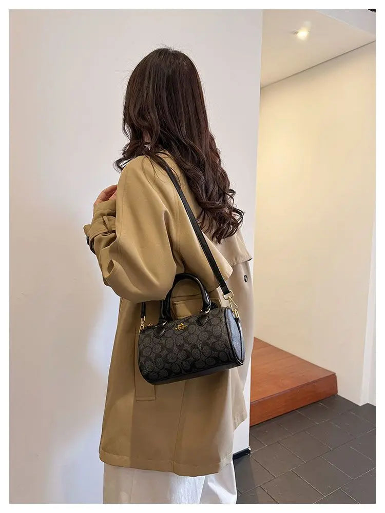 Latest trendy ladies' light luxury retro high-end versatile handbag, single shoulder crossbody bag, mini classic pillow bag